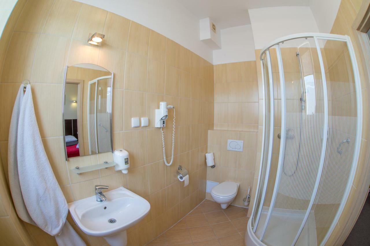 Hotel 104 Старгард-Щециньски Экстерьер фото