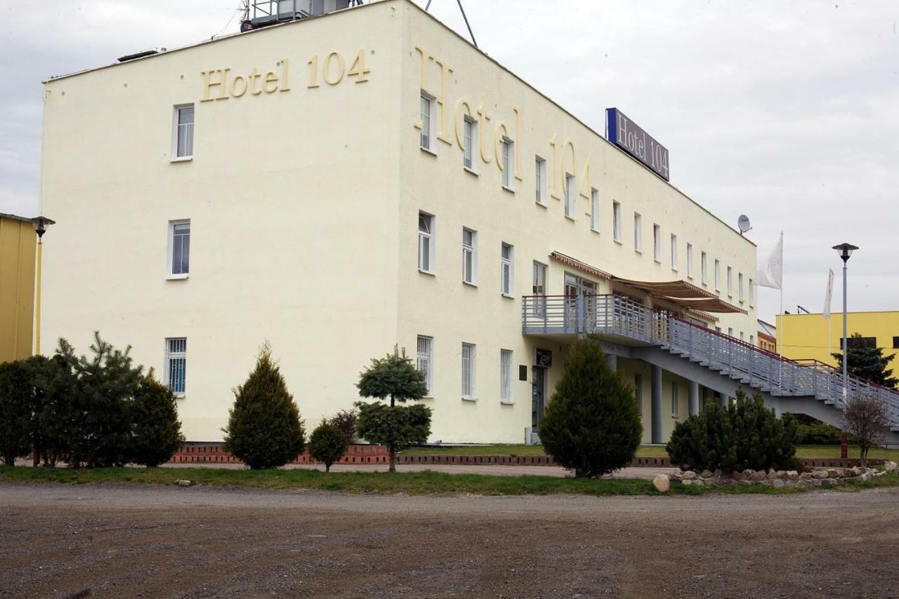 Hotel 104 Старгард-Щециньски Экстерьер фото